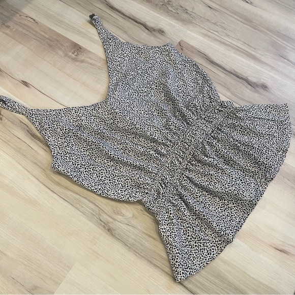 Peplum Top Spotted Print in black and white - Picture 10 of 12